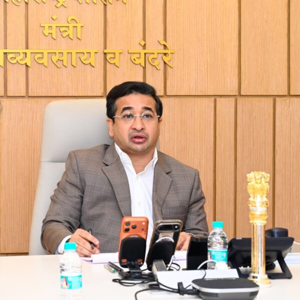 पालकमंत्री नितेश राणे यांनी घेतला सार्वजनिक बांधकाम विभागाच्या विविध विकास कामांचा आढावा
