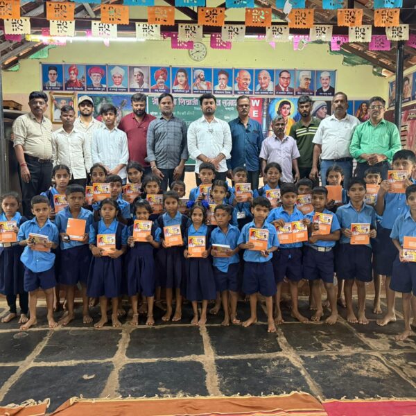 डिगस पंचक्रोशीत पालकमंत्री नितेश राणेंच्या वाढदिवसाचे अनोखे सेलिब्रेशन; विद्यार्थ्यांच्या चेहऱ्यावर आनंद
