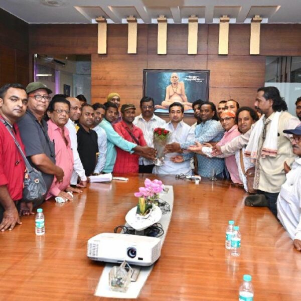 सिंधुरत्न योजनेतून दशावतार कलावंतांना दिलासा; पालकमंत्री नितेश राणेंचे आश्वासन