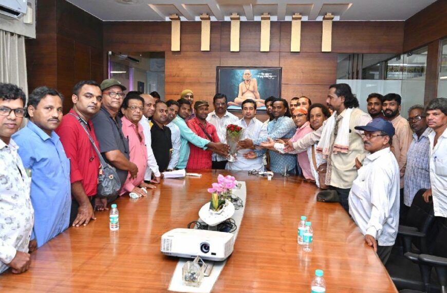 सिंधुरत्न योजनेतून दशावतार कलावंतांना दिलासा; पालकमंत्री नितेश राणेंचे आश्वासन