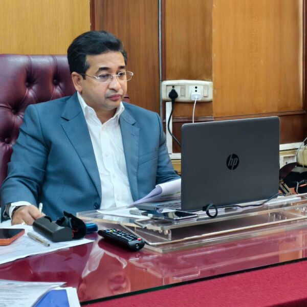 💧 ५७ कोटींची नळपाणी योजना वादाच्या भोवऱ्यात; पालकमंत्री नितेश राणे अॅक्शन मोडमध्ये!