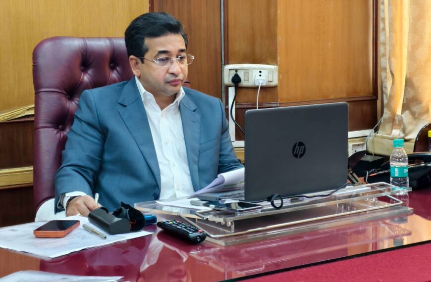 💧 ५७ कोटींची नळपाणी योजना वादाच्या भोवऱ्यात; पालकमंत्री नितेश राणे अॅक्शन मोडमध्ये!