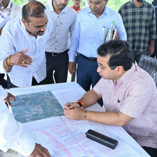 🏗️ नांदगाव-वाघेरी मार्केट यार्डला पालकमंत्री नितेश राणेंची भेट; कामाचा घेतला आढावा