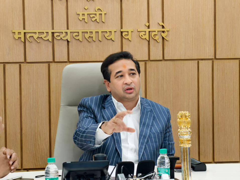 📡 पालकमंत्री नितेश राणेंचा मोठा निर्णय; राज्यातील मच्छिमारांना मिळणार सॅटेलाइट फोन सुविधा