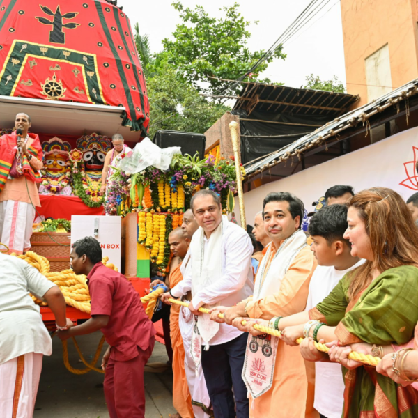 ‘जय जगन्नाथ’च्या जयघोषात मुंबई दुमदुमली; मंत्री नितेश राणेंची रथयात्रेत उपस्थिती