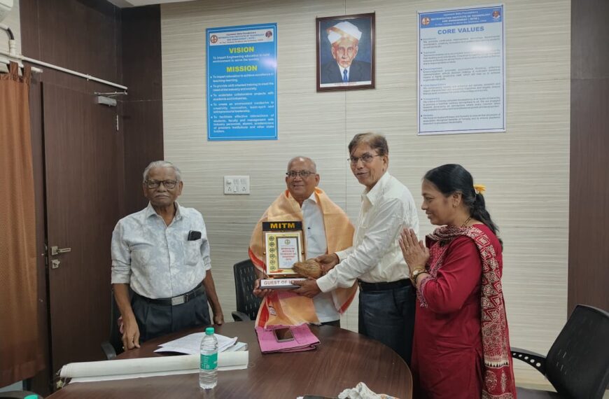 सुकळवाड येथील एम.आय.टी.एम. अभियांत्रिकी महाविद्यालयात वृक्षमित्र लेखक श्री. प्रकाश काळे यांचे विद्यार्थ्यांना मार्गदर्शन