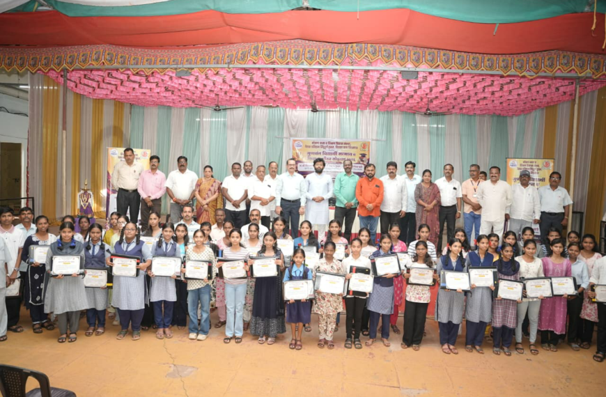 गुणवंत विद्यार्थ्यांच्या सन्मानासाठी विशाल परब यांची प्रेरणादायी उपस्थिती; शिक्षणाला दिले नवे बळ!