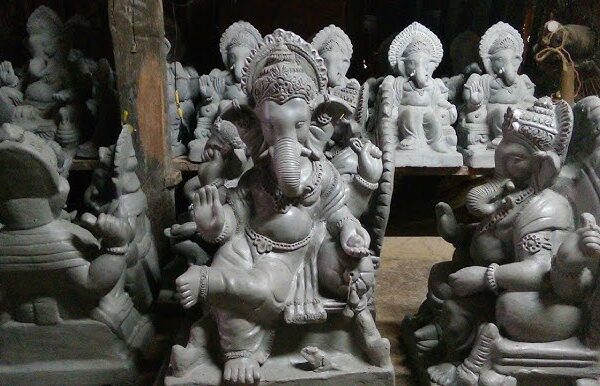 🎨 गणेश मूर्तिकारांना पालिकेचा दिलासा; शाडू मातीसह मोफत रंगांचे वाटप!