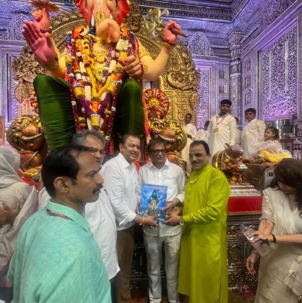 लालबागच्या राजाच्या चरणी आमदार प्रमोद जठार नतमस्तक; कोकणच्या विकासासाठी मागितले आशीर्वाद!