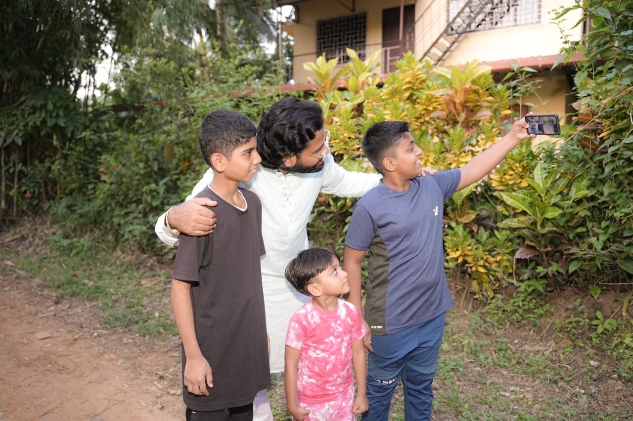 सावंतवाडी विधानसभा मतदारसंघात विशालभाईंची ‘क्रेज’; लहानग्यांपासून ज्येष्ठांपर्यंत सर्वांच्याच आवडीचे नेतृत्व!